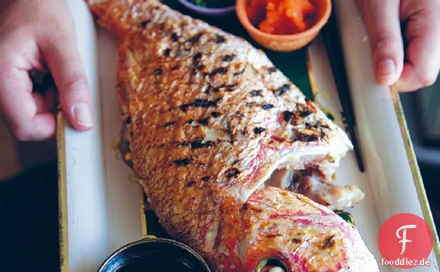 Ganzer Red Snapper mit Ponzu