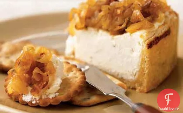Herzhafter Joghurt-Käsekuchen mit karamellisierten Zwiebeln