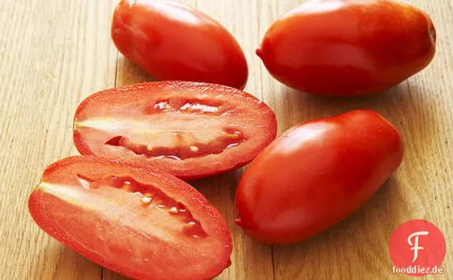 Gebackener Red Snapper in mediterraner Tomatensauce