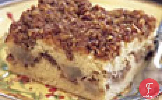 Sauerrahm-Kaffeekuchen mit Birnen und Pekannüssen