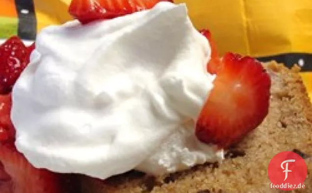 Erdbeer-Rhabarber-Kaffee-Kuchen
