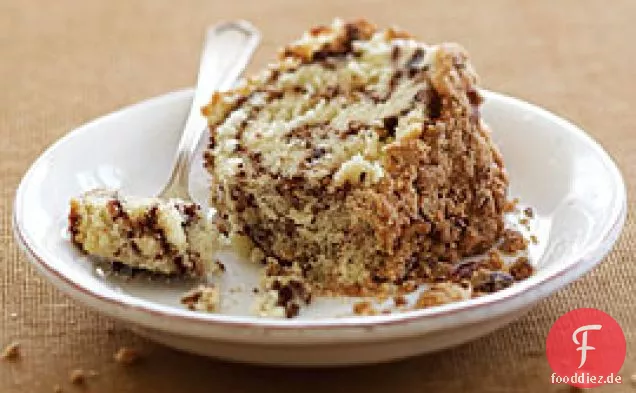 Sauerrahm-Kaffeekuchen mit gerösteter Pekannussfüllung