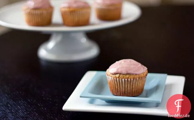 Gesunde Mandel-Cupcakes mit Granatapfel-Zuckerguss