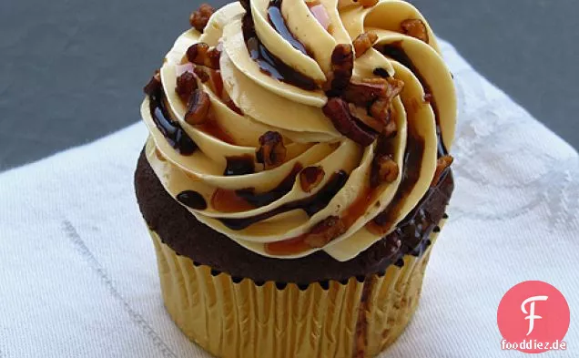 Chocolate Turtle Cupcakes