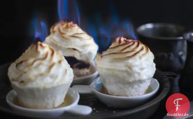 Flammende gebackene Alaska Cupcakes