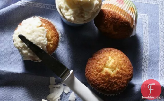 Coconut Cupcakes mit Coconut Frosting