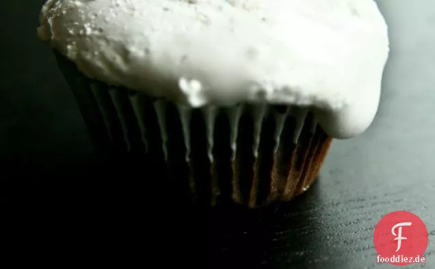 Schokoladen-Cupcakes mit Marshmallow-Zuckerguss
