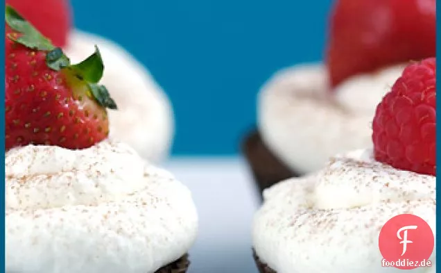 Schokoladen-Cupcakes mit Lavendel Chantilly