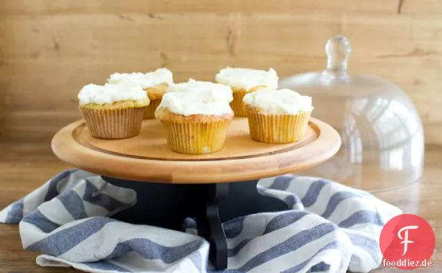 Gerösteter Pfirsich-Cupcake mit Vanille-Buttercreme