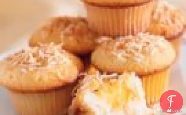 Coconut Cupcakes With Lime Curd Filling
