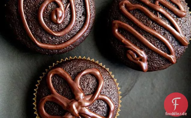 Super Easy, Super Moist Chocolate Cupcakes