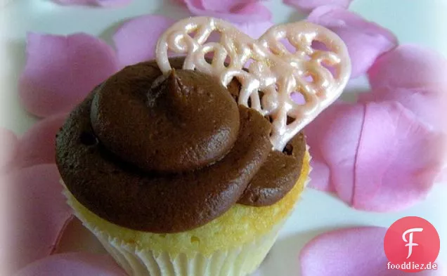 Valentine's Day Cupcakes With White (pink) Chocolate Hearts