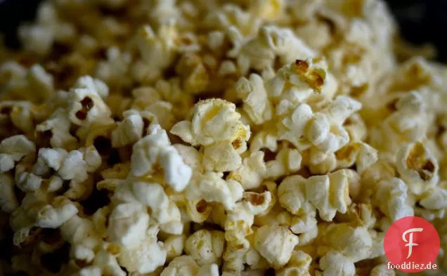 Gingerbread Popcorn
