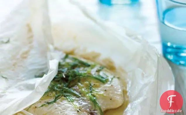Grüne Zwiebel und Sesam Pergament-gebackener Fisch