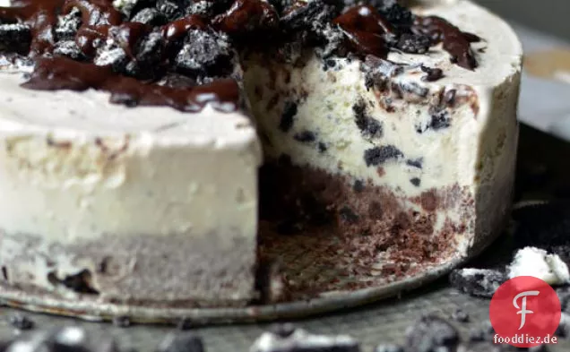 Frozen Chocolate Oreo Ice Cream Cake