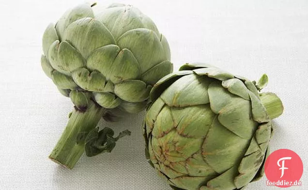 Gegrillter Schwertfisch mit Artischocken, Tomaten und Oliven