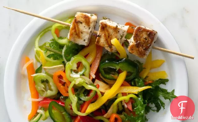 Rosmarin Schwertfischspieße mit Paprika-Salat