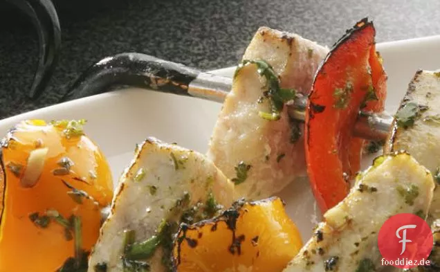 Schwertfischspieße mit Rucola-Salat