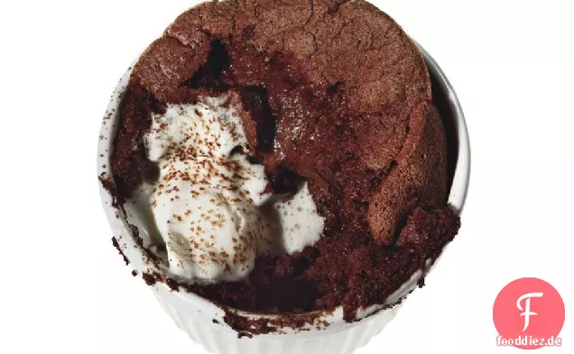Bittersüße Kakao-Soufflés mit Orangenblütencreme