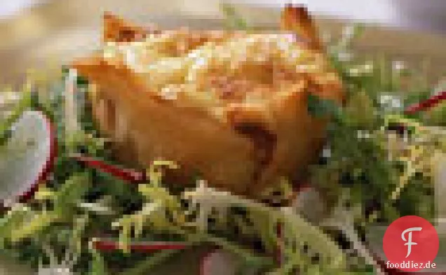 Ziegenkäse Souffles in Phyllo Tassen mit Frisée Salat