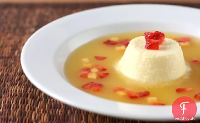 Passionsfrucht-Soufflé Glacé mit Ananas-Fruchtsuppe