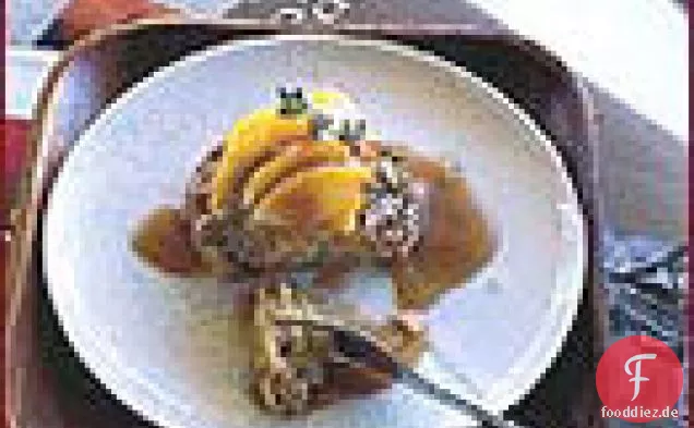 Pfirsich-Gewürzkuchen mit Karamellsauce