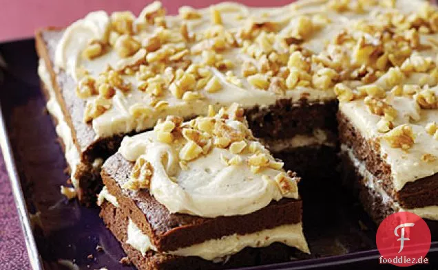 Französischer Vier-Gewürz-Kuchen mit gebräuntem Butter-Gewürz-Zuckerguss