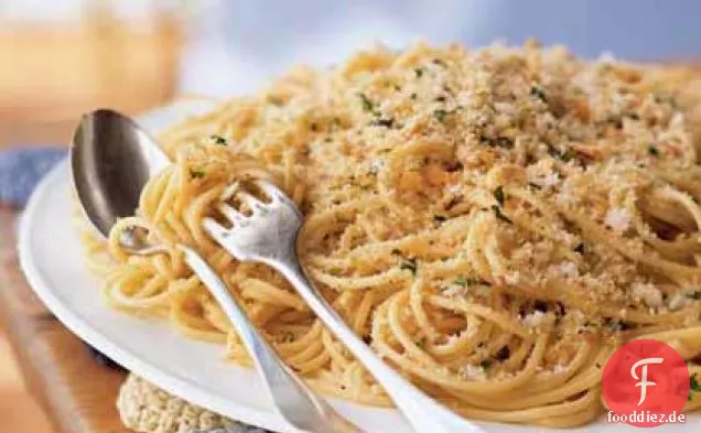 Spaghetti mit Sardellen und Semmelbrösel