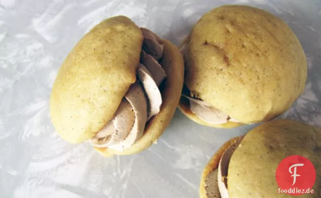 Root Beer Float Whoopie Pies