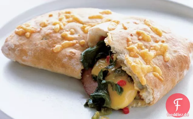 Schinken und Chili-Cheddar Calzone