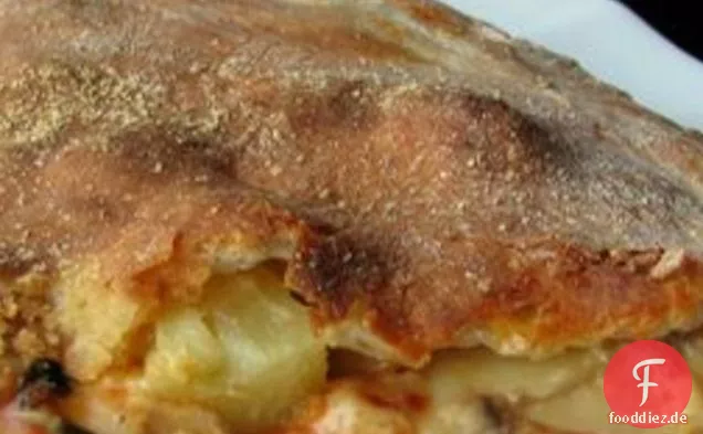 Calzone mit Champignons, Ananas und Basilikum