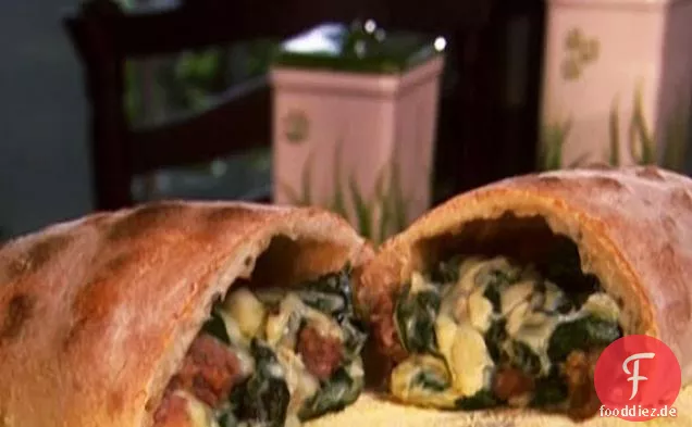 Gebackene und gebratene Calzone