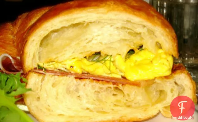 Das Croissant-Sandwich der heimischen Diva