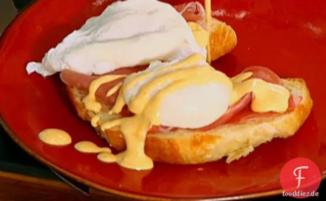 Eggs Benedicto (Chipotle Eggs Benedict mit Blender Mock Hollandaise)