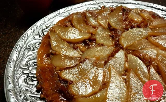 Umgedrehter Brotpudding mit karmelisierten Birnen und brandiertem Cu