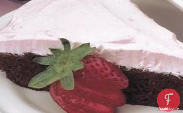Easy-bake Brownie Pie mit Erdbeercreme Topping