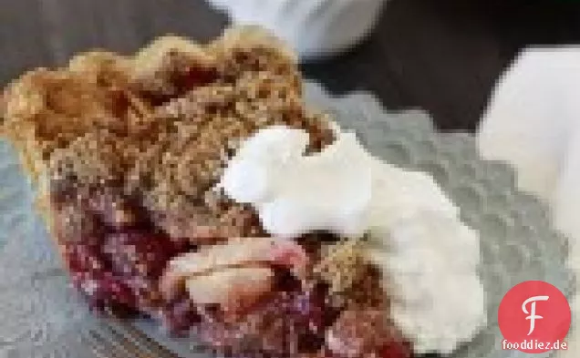 Deep Dish Apfel Cranberry Pie mit Haferflocken Pecan Crumb Topping