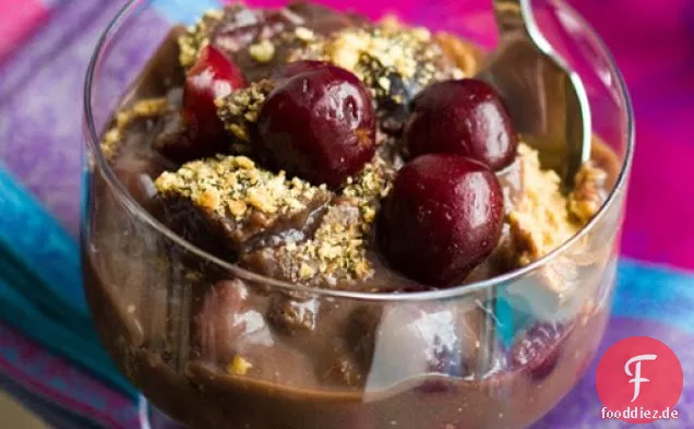 Kirschpuddingkuchen mit Schokoladenüberzug -fait Pie oder Parfait