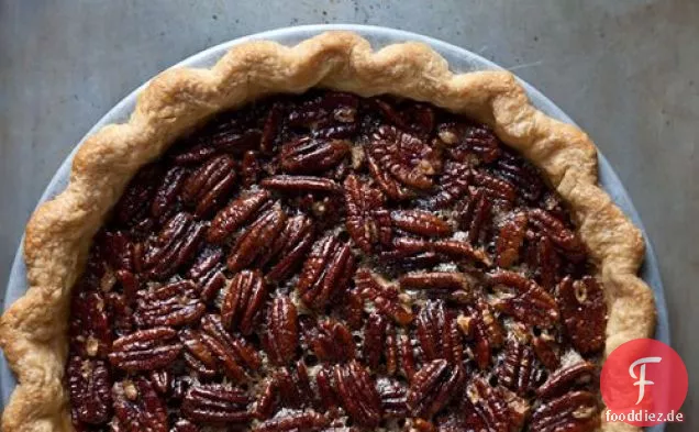 Spiced Maple Pecan Pie mit Sternanis