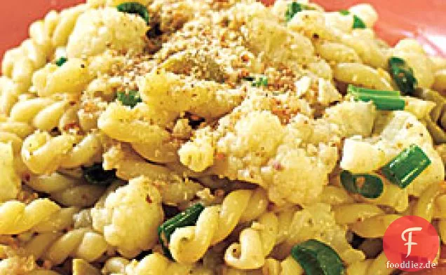 Gemelli mit Blumenkohl, Schalotten & grünen Oliven