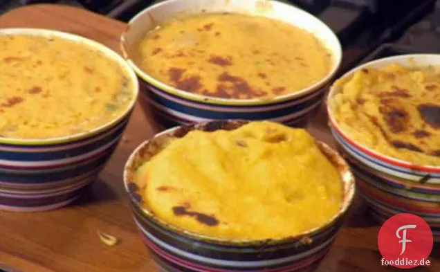 Estragon-Creme Huhn und Polenta Pot Pies