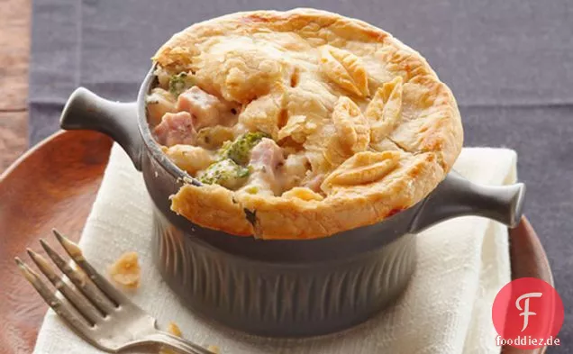 Schinken-Topf-Torte mit Käse und Gemüse
