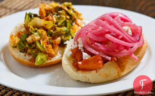 Ananas Dak Bulgogi Sandwich (Koreanische würzige Ananas BBQ Chicken Sandwich)