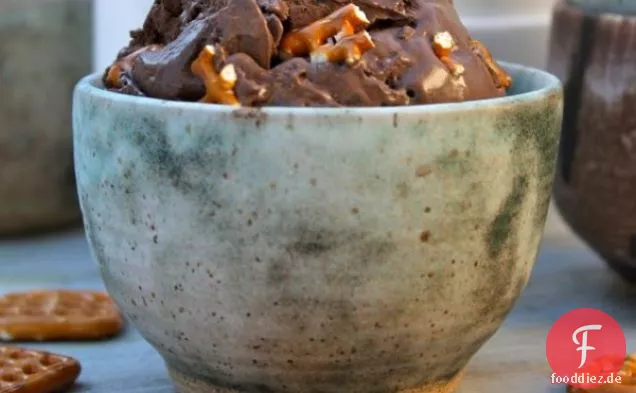 Schokoladen-Brezel gefrorener Pudding