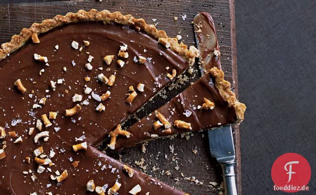 Milchschokoladentarte mit Brezenkruste