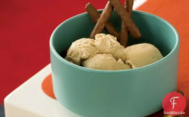 Guinness Eis mit schokoladenüberzogenen Brezeln