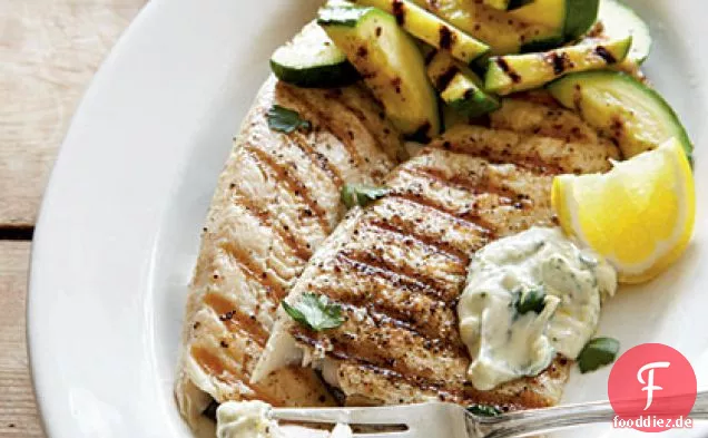 Gegrillte Forelle mit Garten Zukes und Kraut Aïoli