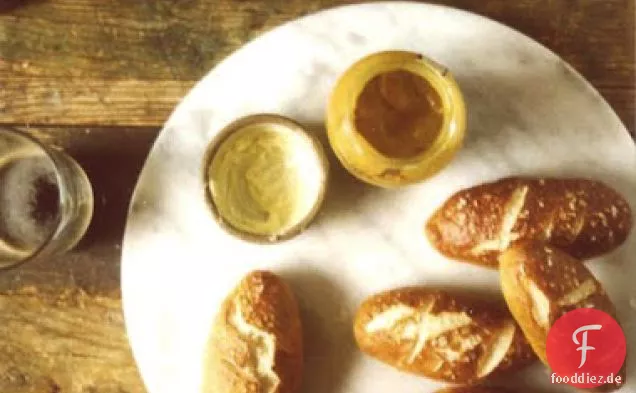 Weiche Brezelbrötchen