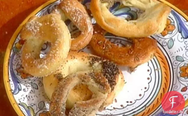 Italienische gekochte Brezeln: Taralli