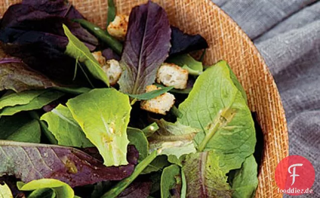 Grüner Bohnen-Caesar-Salat mit Baby-Romaine-Salat